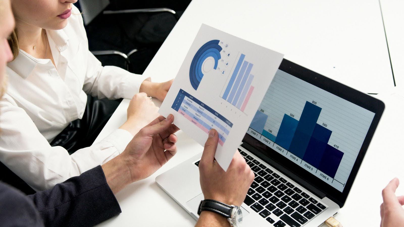 Business Intelligence vs Analytics